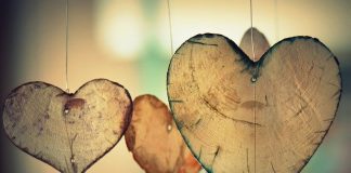 How to Create Valentine Decorations & Gifts for a Rose Theme