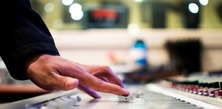 A Guide to Buying DJ equipment on the Web