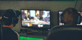 Between Esports and Mobile Slots – Which is Better?