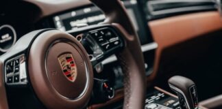 5 Important Signs That Your Transmission Is Failing black and brown nissan steering wheel