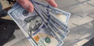 Can I Get a Loan With Bad Credit and on Centrelink? 100 us dollar bill