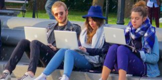 Why You Should Play Online Casino: The 5 Benefits of Playing Online