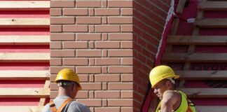 How to Find the Best Flat Roofing Contractors for Your Project